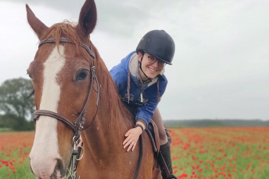 horizontal coquelicot cheval cavaliere