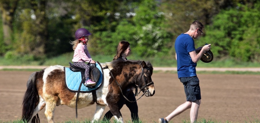 Balade poney : 6 bienfaits pour les enfants