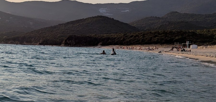 Balade poney Corse : la baignade à poney !