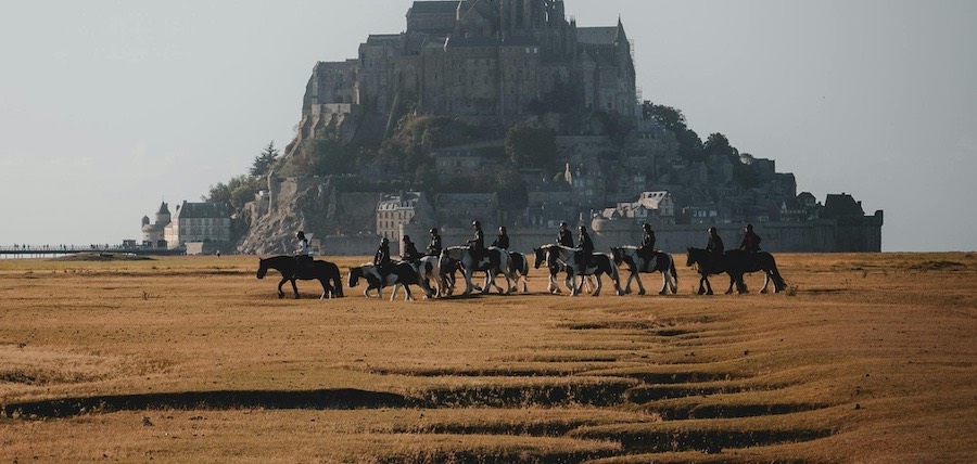 Balade cheval Mont Saint Michel : tout ce qu’il faut savoir en 13 questions-réponses